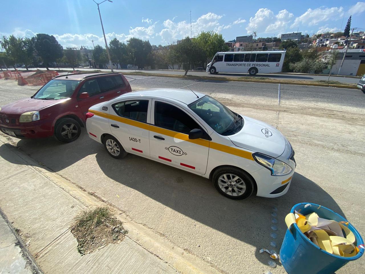 Taxi blanco – vista lateral 3, rotulado por Imagen Digital